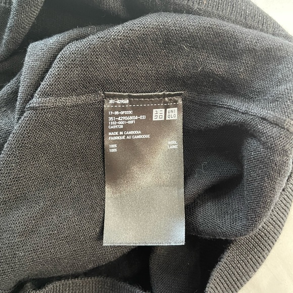 ✨2 x Host Pick✨Uniqlo Men’s Extra Fine Merino V-Neck Vest - Picture 8 of 9